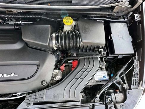 Used 2018 Chrysler Pacifica Touring-L image 35