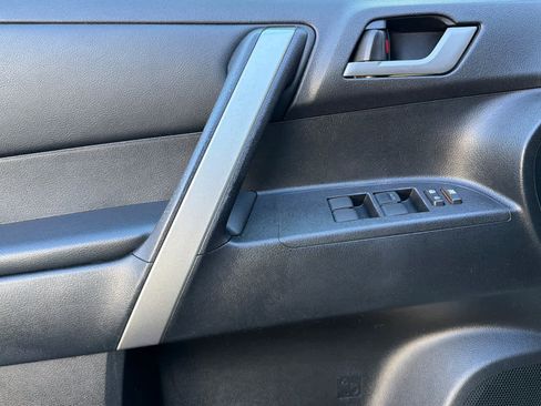 Used 2013 Toyota Highlander SE image 14