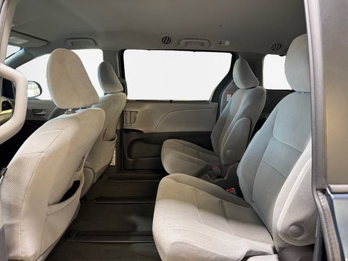 Used 2015 Toyota Sienna LE AWD/4WD image 24
