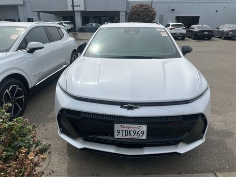 Used 2025 Chevrolet Equinox EV RS image 2