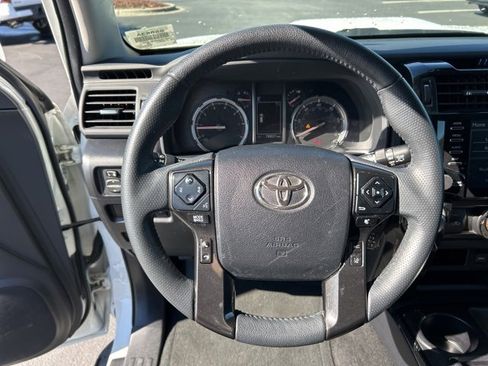 Used 2022 Toyota 4Runner TRD Off-Road image 18
