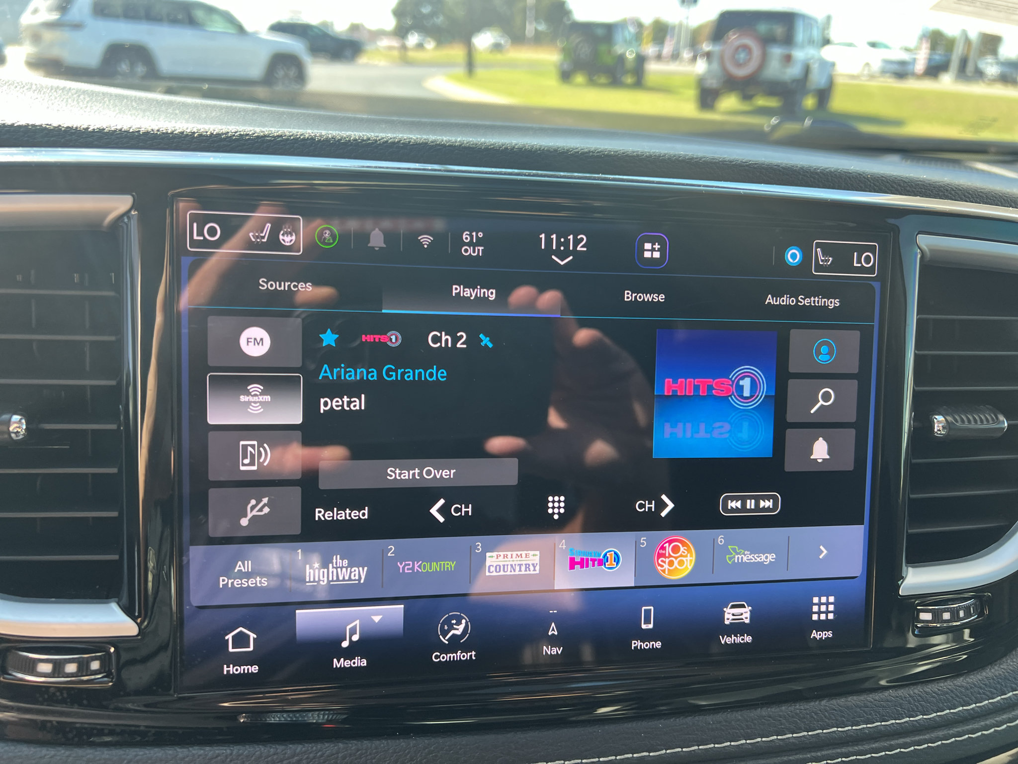 Used 2023 Chrysler Pacifica Limited FWD image 32
