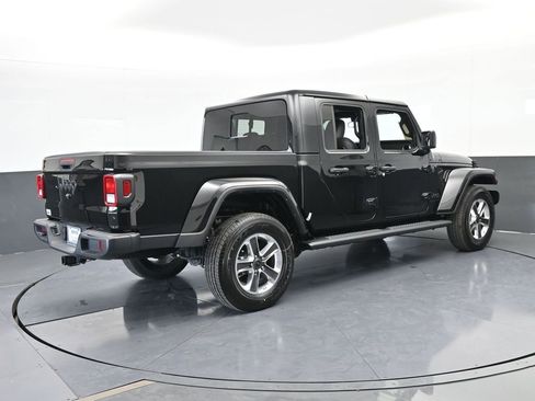 Used 2024 Jeep Gladiator Sport w/ Premium Package image 6