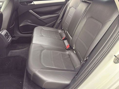 Used 2013 Volkswagen Passat TDI SE image 16