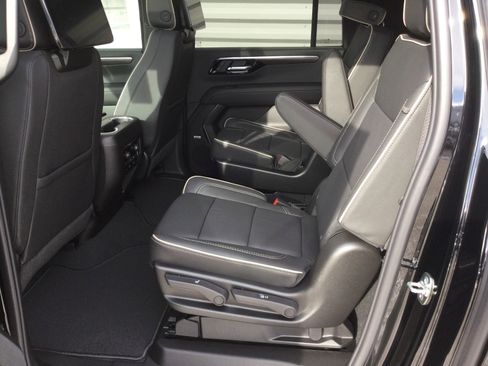 New 2026 Chevrolet Suburban Premier image 7