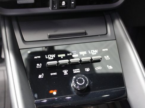 Certified 2024 Porsche Macan 4 Electric image 32