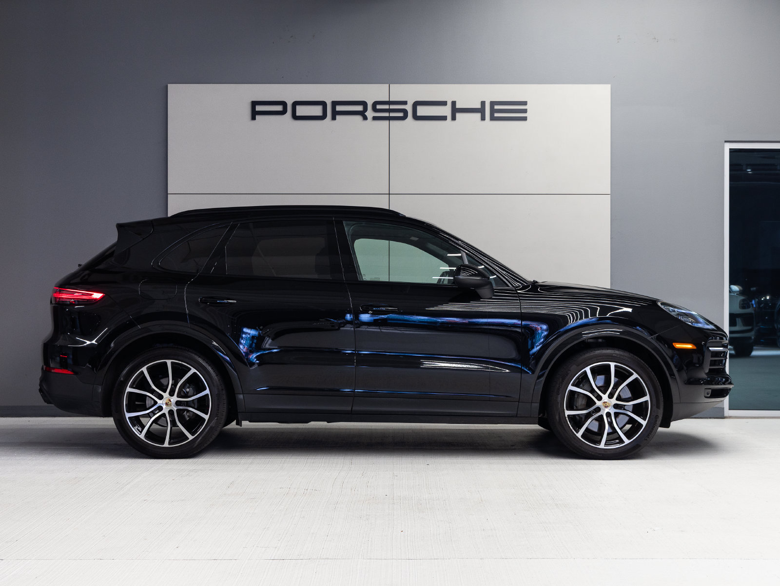 Certified 2023 Porsche Cayenne S Platinum AWD/4WD image 8