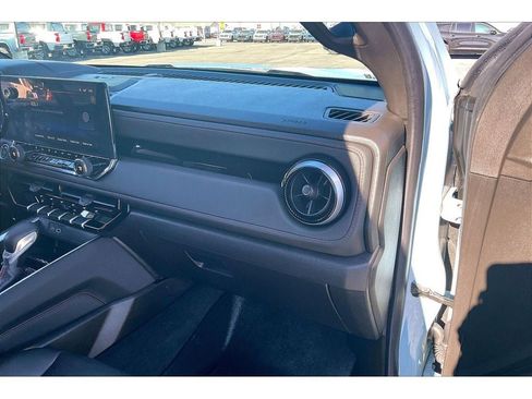 Used 2025 Chevrolet Colorado Z71 w/ Technology Package image 17