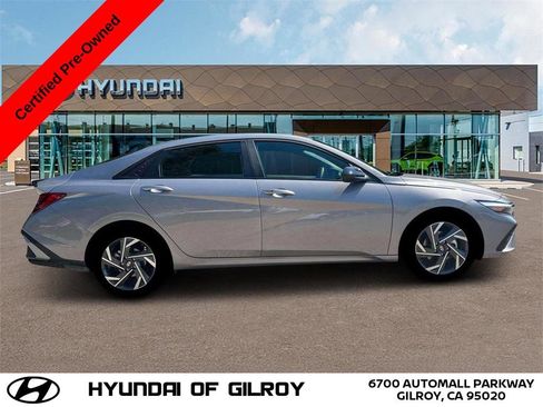 Used 2025 Hyundai Elantra Sport image 11