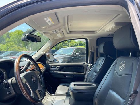 Used 2014 Cadillac Escalade Platinum image 17