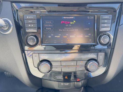 Used 2022 Nissan Rogue Sport SL w/ Premium Package image 21