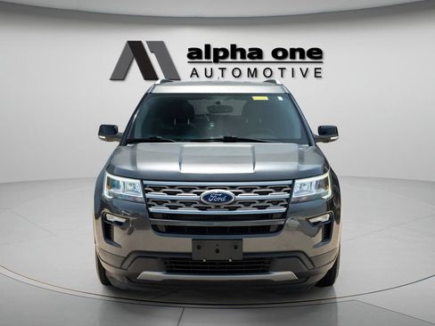 Used 2018 Ford Explorer XLT w/ Equipment Group 201A FWD image 2