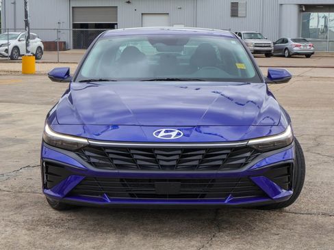 Used 2025 Hyundai Elantra Limited FWD image 23