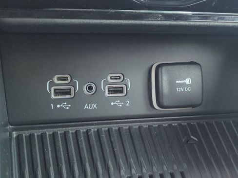 New 2026 Jeep Grand Cherokee Limited w/ Luxury Tech Group II AWD/4WD image 32