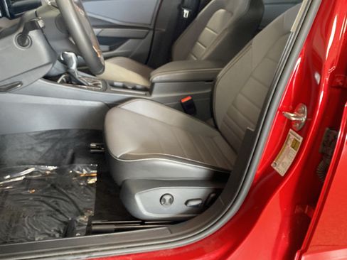 Used 2025 Volkswagen Jetta SE FWD image 9