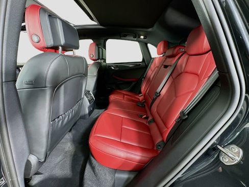 Used 2025 Porsche Macan image 24