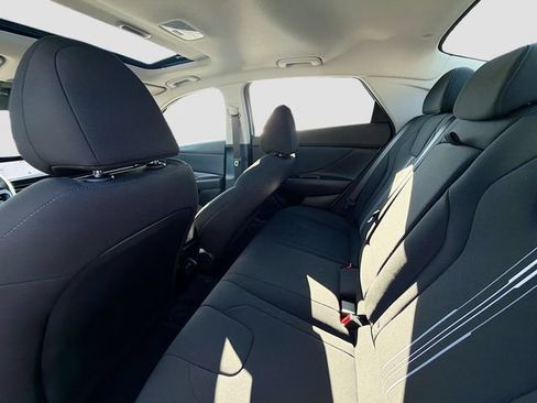 Certified 2025 Hyundai Elantra SEL FWD image 25