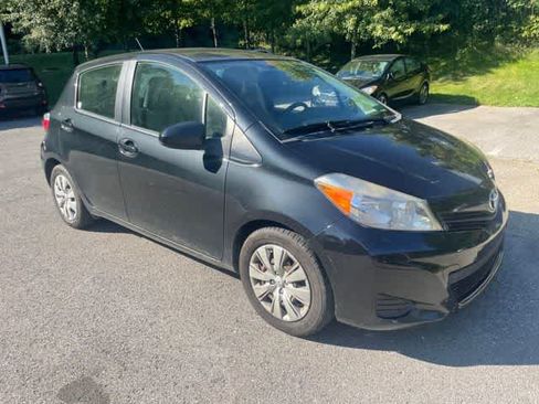 Used 2013 Toyota Yaris L FWD image 8