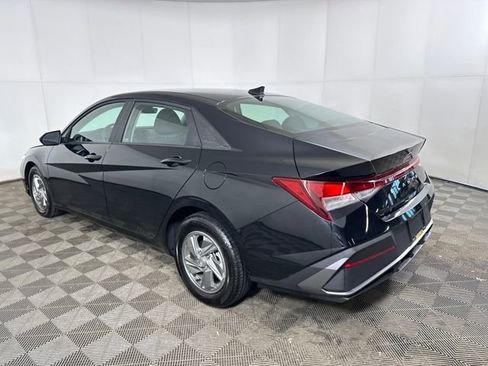 Used 2025 Hyundai Elantra SE image 5