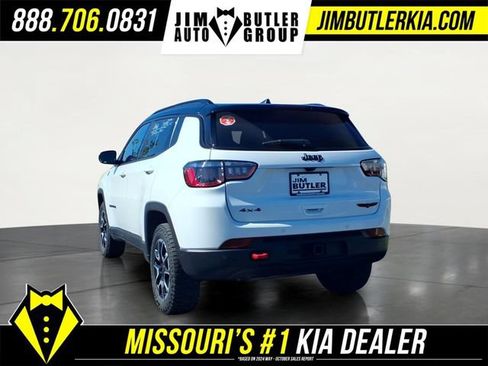 Used 2025 Jeep Compass Trailhawk w/ Trailer Tow Group AWD/4WD image 4