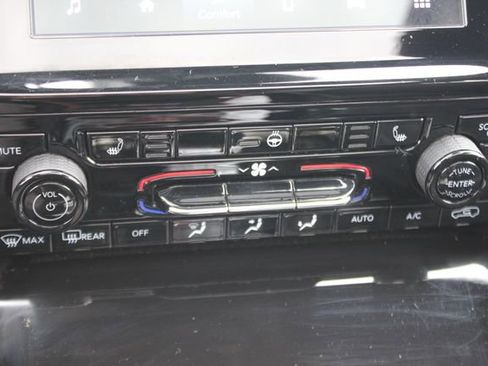 Used 2023 Jeep Grand Cherokee Altitude AWD/4WD image 9