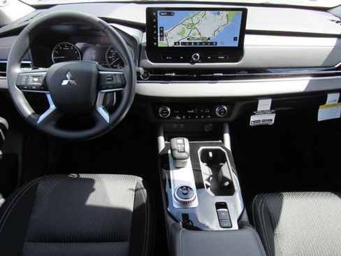 New 2026 Mitsubishi Outlander ES FWD image 16