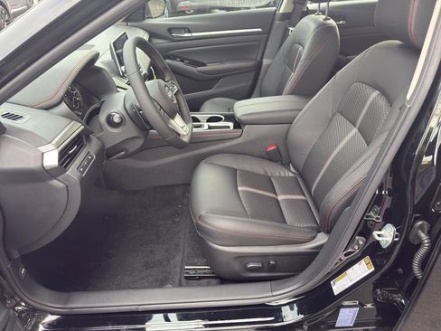 New 2025 Nissan Altima 2.5 SR image 15