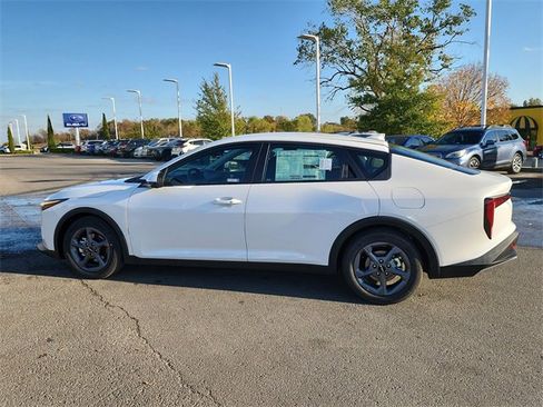 New 2025 Kia K4 LXS image 6