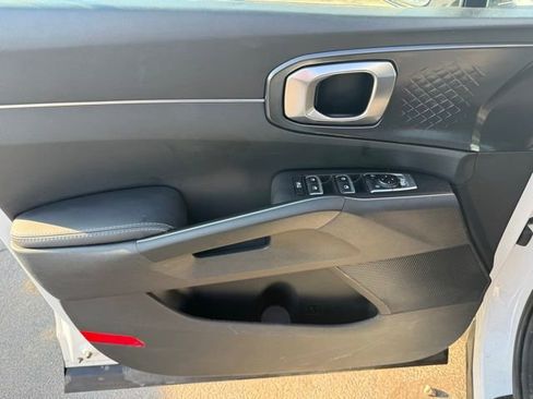 Used 2025 Kia Sorento S image 13