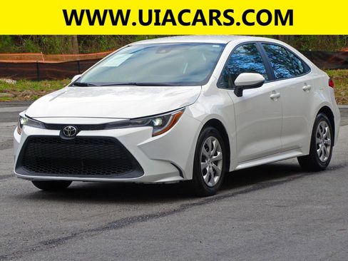 Used 2022 Toyota Corolla LE image 3
