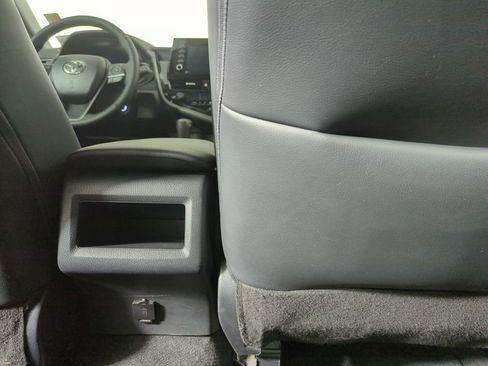 Used 2024 Toyota Camry SE image 30