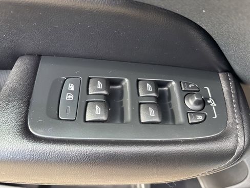 Certified 2023 Volvo XC60 B5 Plus w/ Climate Package image 16