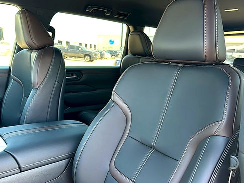 New 2026 Nissan Armada SL w/ Captain's Chari Seat Package AWD/4WD image 11
