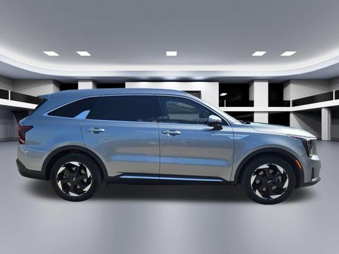 Used 2025 Kia Sorento EX w/ EX Panoramic Sunroof Package FWD image 7