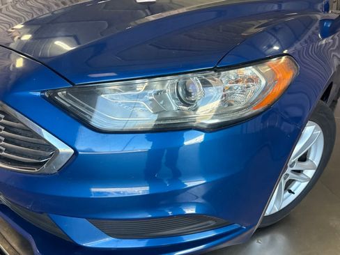 Used 2018 Ford Fusion SE w/ Fusion SE Technology Package FWD image 9