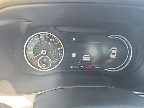 Used 2025 Genesis G70 2.5T image 19