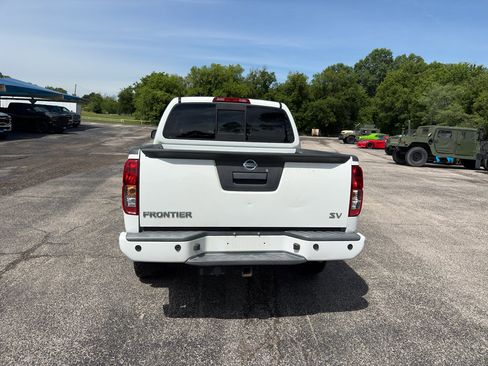 Used 2021 Nissan Frontier SV RWD image 6