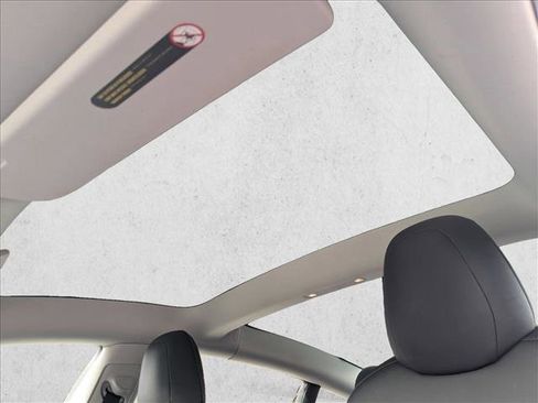 Used 2022 Tesla Model 3 Long Range image 16