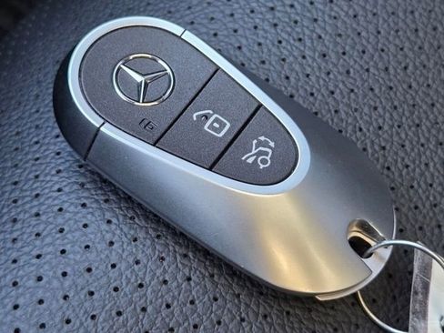 Used 2023 Mercedes-Benz GLC 300 4MATIC image 35