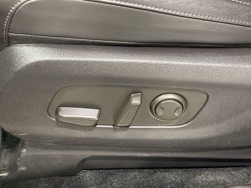 Used 2024 Kia Carnival LX FWD image 13
