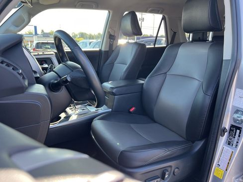 Used 2022 Toyota 4Runner SR5 Premium image 18