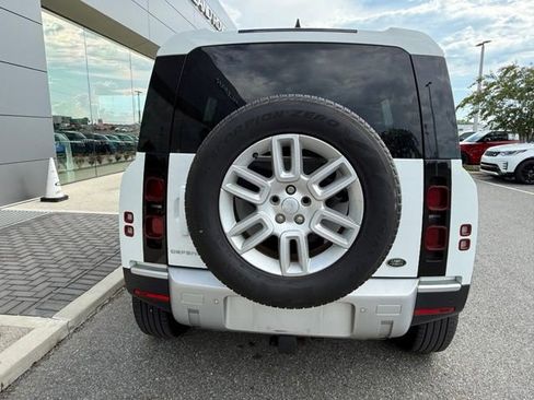 Used 2023 Land Rover Defender 110 S AWD/4WD image 4