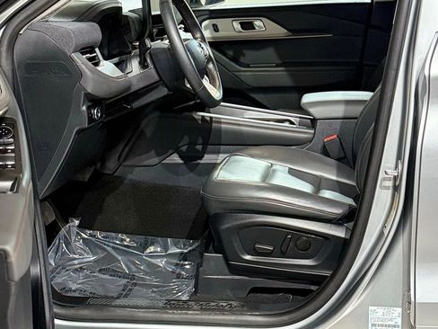 Used 2025 Ford Explorer Active w/ Active Comfort Package image 43