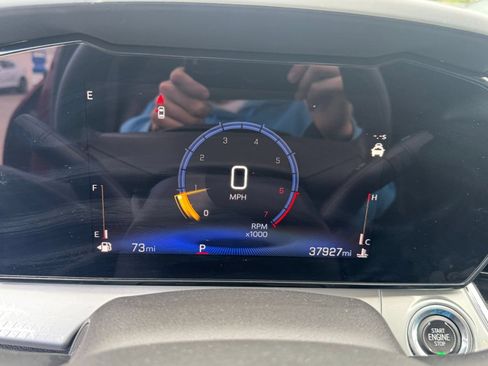 Used 2025 Chevrolet Trax LT FWD image 39