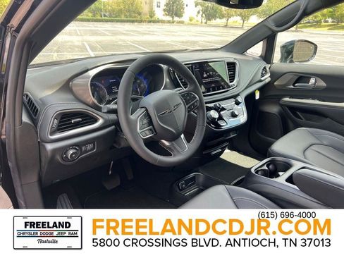 New 2026 Chrysler Pacifica Select image 8