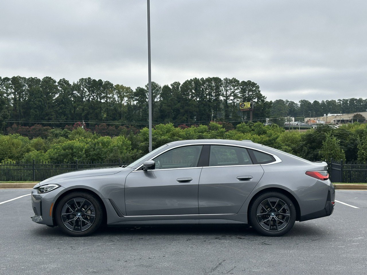 Used 2023 BMW i4 eDrive40 RWD image 2