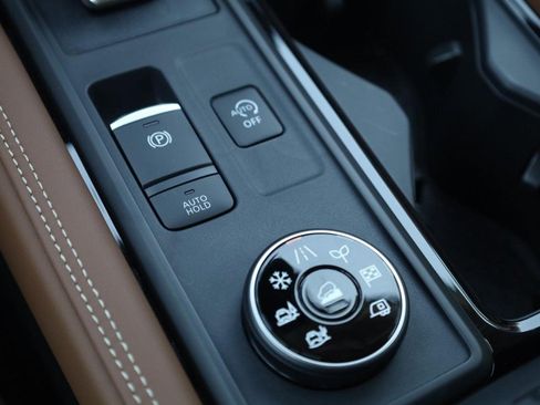 New 2026 Nissan Pathfinder Platinum AWD/4WD image 19