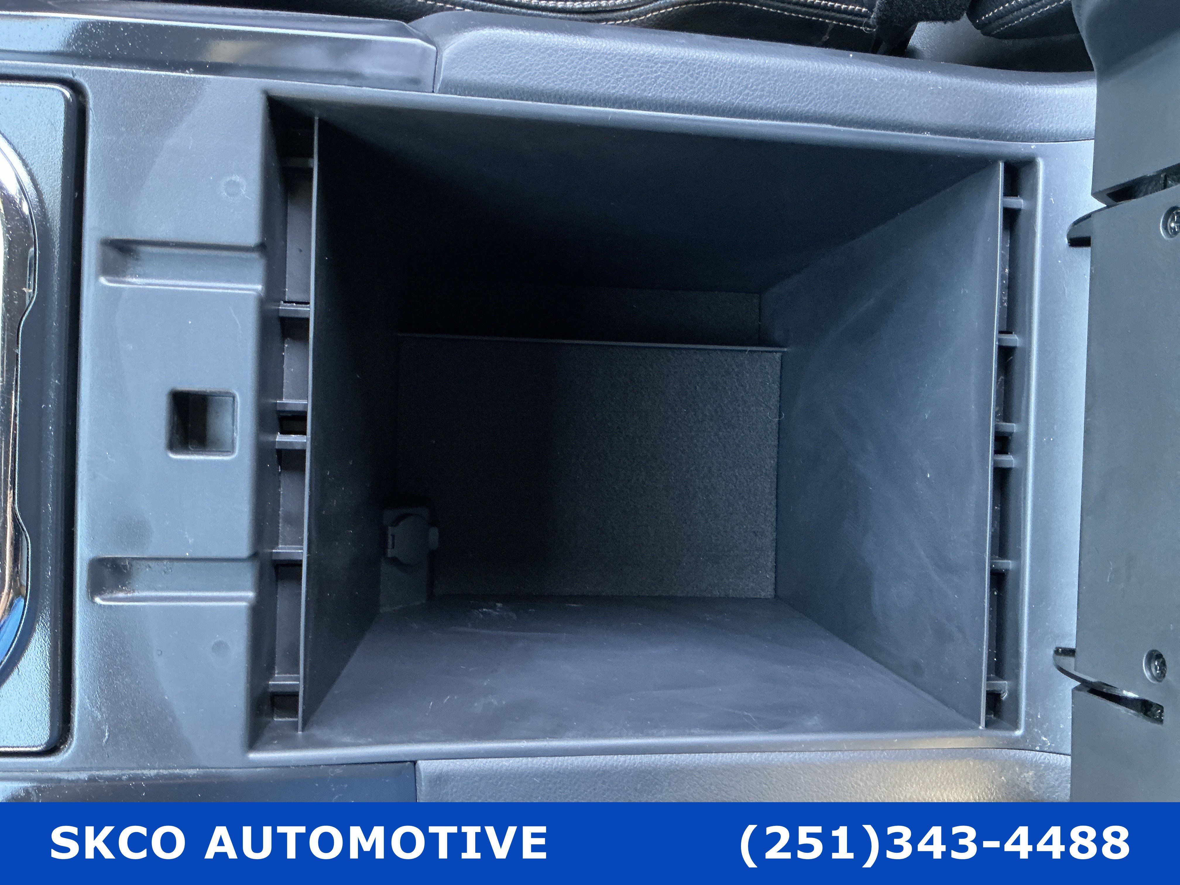 Used 2018 Nissan Titan SL w/ Midnight Edition AWD/4WD image 25