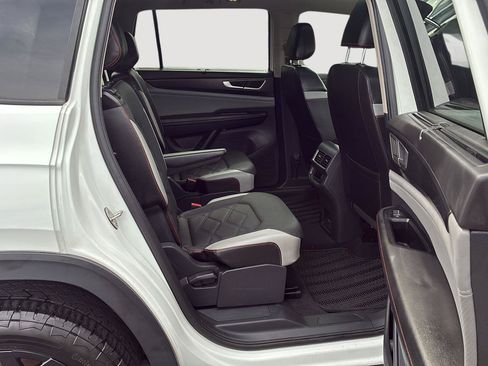 Used 2024 Volkswagen Atlas Peak Edition SE AWD/4WD image 21