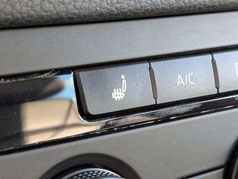 Used 2017 Volkswagen Tiguan S image 20